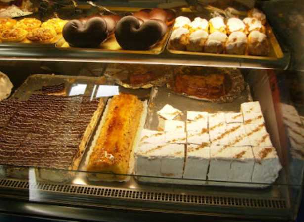 Fotografia tomada fuera de Panadería Pastelería San Bartolomé - Pastelería en Huelva, Huelva