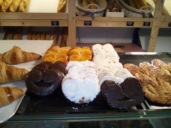 Fotografia tomada fuera de Panaderia Pasteleria Zubi - Okindegia en Vitoria-Gasteiz, Álava