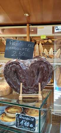 Fotografia tomada fuera de Panadería Patrocinio - Panadería en Laredo, Cantabria