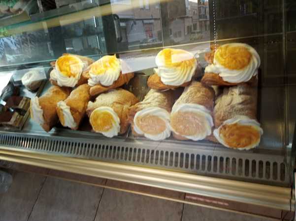 Fotografia tomada fuera de Panaderia Peral - Panadería en Cartagena, Murcia