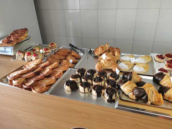 Fotografia tomada fuera de Panadería Piña - Panadería en Portomarín, Lugo