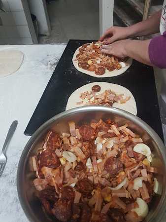 Fotografia tomada fuera de Panadería Pindado - Panadería en El Oso, Ávila