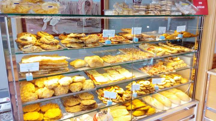 Fotografia tomada fuera de Panadería Porrut M. Maciá Mas - Forn de pa en Crevillent, Alicante