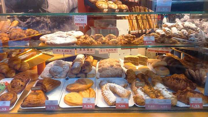 Fotografia tomada fuera de Panadería Proxima - Forn de pa en Barcelona, Barcelona
