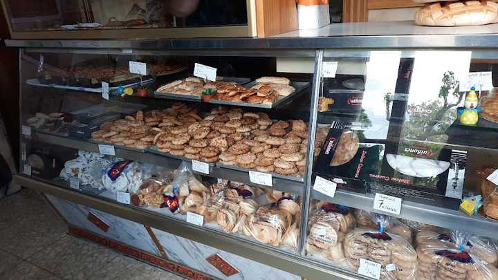 Fotografia tomada fuera de Panadería Quiñones - Panadería en Mayorga, Valladolid