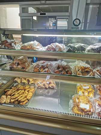 Fotografia tomada fuera de Panadería Ramona - Panadería en Los Navalucillos, Toledo