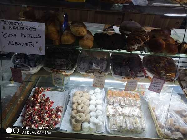 Fotografia tomada fuera de Panaderia Raul - Panadería en Armilla, Granada