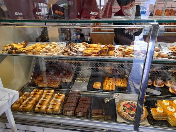 Fotografia tomada fuera de Panaderia Reposteria Txaltxigorri - Panadería en Ochagavía, Navarra