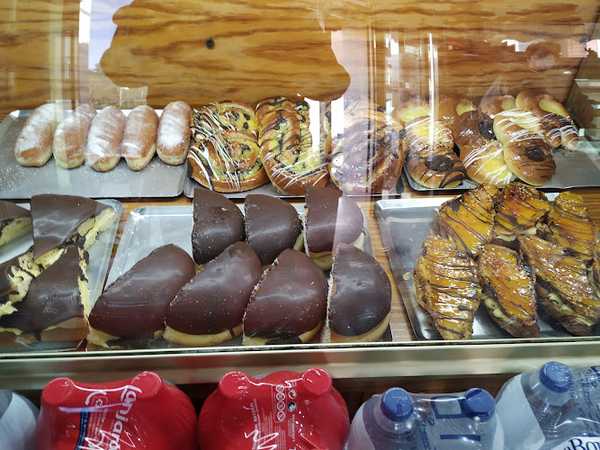 Fotografia tomada fuera de Panadería Rivera - Panadería en Santa María del Águila, Almería