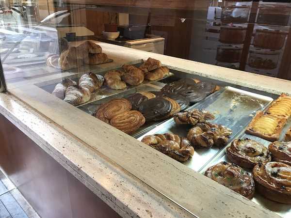 Fotografia tomada fuera de Panadería Roma - Forn de pa en Barcelona, Barcelona