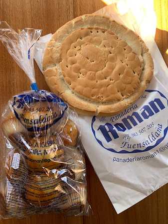 Fotografia tomada fuera de Panadería Román - Panadería en Fuensaldaña, Valladolid