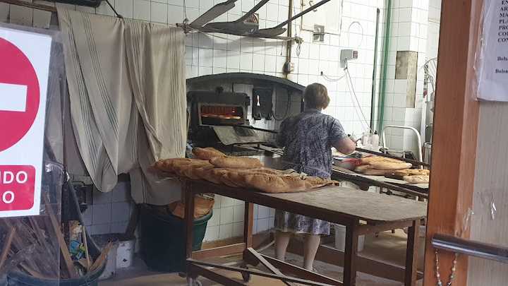 Fotografia tomada fuera de Panadería Rosa Sánchez - Panadería en Parada de Sil, Ourense