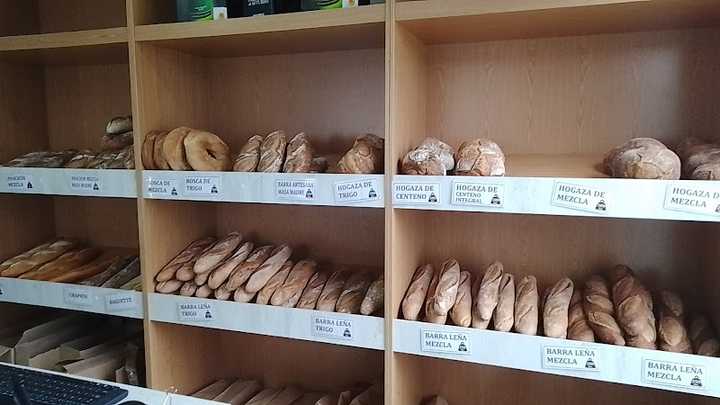 Fotografia tomada fuera de Panadería Rúa - Panadería en La Caridad, Asturias
