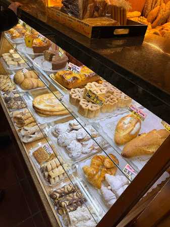 Fotografia tomada fuera de Panaderia San Antón - Panadería en Granada, Granada