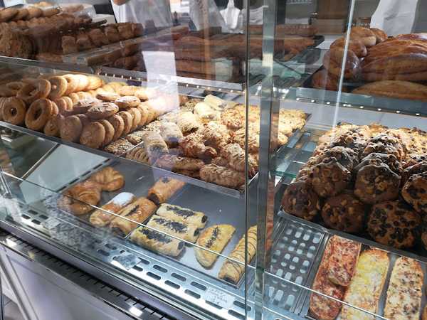 Fotografia tomada fuera de Panadería San Juan de Dios - Panadería en Granada, Granada