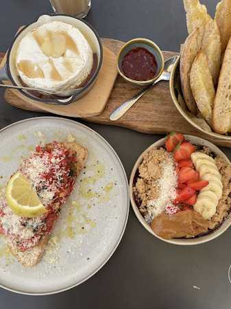 Fotografia tomada fuera de bröns. Breakfast & Lunch - restaurantes en Los Dolses, Alicante