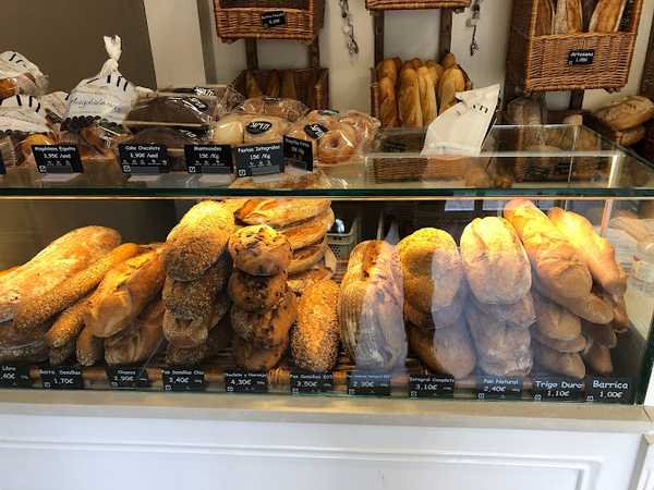 Fotografia tomada fuera de Panadería Simón - Panadería en Zaragoza, Zaragoza