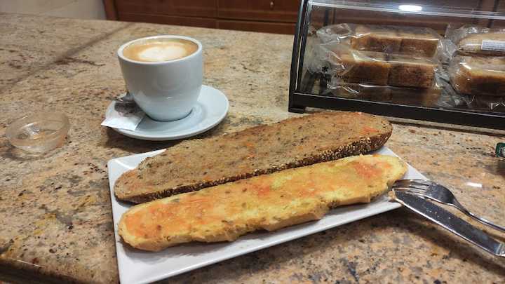 Fotografia tomada fuera de Panaderia Tahona - Okindegia en Pasaia, Gipuzkoa