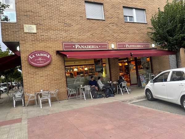 Fotografia tomada fuera de Panaderia Tahona - Panadería en Zizur Mayor, Navarra