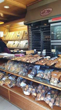 Fotografia tomada fuera de Panadería Tahona - Okindegia en Pasaia, Gipuzkoa