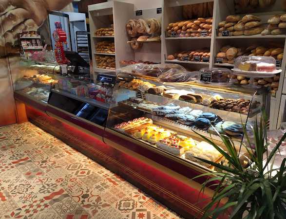 Fotografia tomada fuera de Panadería Tahona don Calentito - Panadería en Berja, Almería
