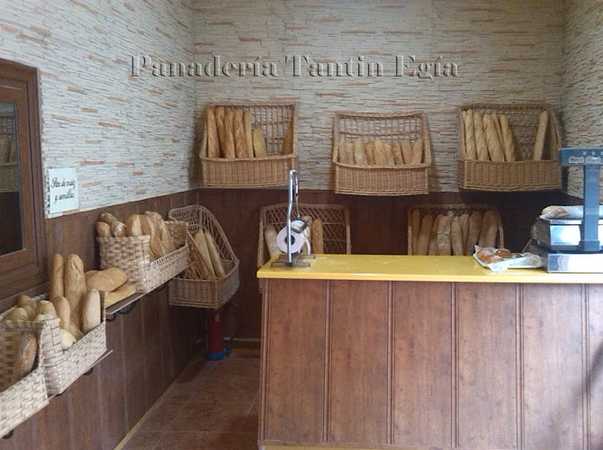 Fotografia tomada fuera de Panadería Tantín - Panadería en Mimetiz, Bizkaia