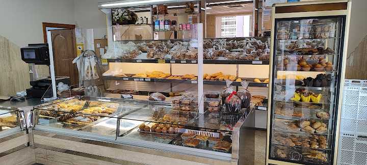 Fotografia tomada fuera de Panadería Torregrosa - Panadería en Torrevieja, Alicante