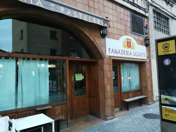 Fotografia tomada fuera de Panaderia Ugarte - Comercio en Pamplona, Navarra