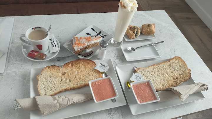 Fotografia tomada fuera de Buena Letra. Librería, Café y Pastelería Artesanal. - cafeterías en Villanueva de los Infantes, Ciudad Real