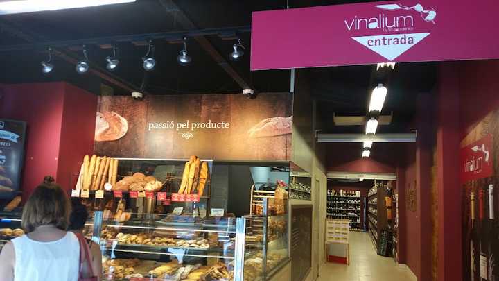 Fotografia tomada fuera de Panadería Valero Forn Tradicional - Panadería en Sabadell, Barcelona