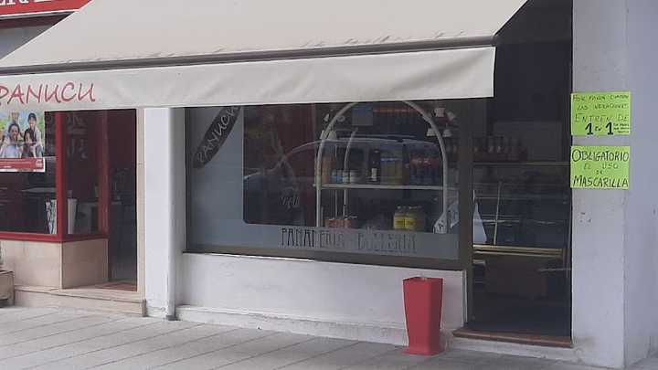 Fotografia tomada fuera de Panadería y alimentacion Ana. - Tienda de alimentación en Cabezón de la Sal, Cantabria