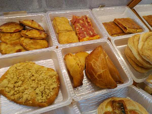 Fotografia tomada fuera de Panadería y bollería Elvira y Chon - Panadería en Petrer, Alicante