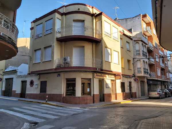 Fotografia tomada fuera de Panadería y Bollería Jesús Tolosa Cernicharo - Panadería en Casas-Ibáñez, Albacete