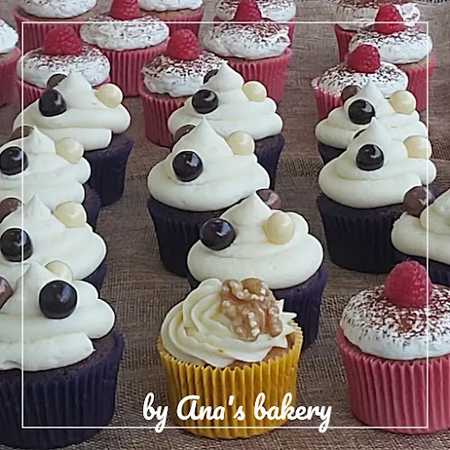 Fotografia tomada fuera de By Ana's Bakery - Pastelería en Arenal, Cantabria