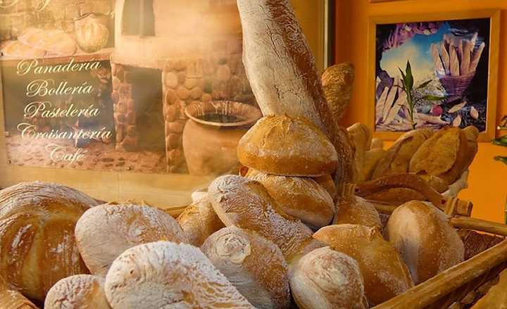 Fotografia tomada fuera de Panadería y Pastelería Juyana - Panadería en A Rúa, Ourense