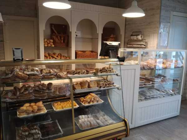Fotografia tomada fuera de Panadería Y Pastelería Luis Macías E Hijos S L - Panadería en Jerez de los Caballeros, Badajoz