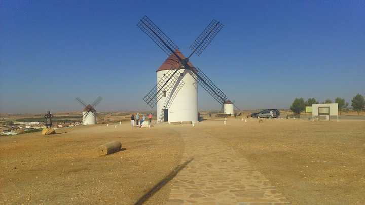 Fotografia tomada fuera de Panadería y Pastelería Primero de Mayo S.L. - Panadería en Mota del Cuervo, Cuenca