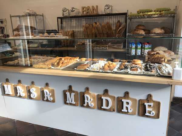 Fotografia tomada fuera de Panadería y Pastelería Reinas - Panadería en Oviedo, Asturias