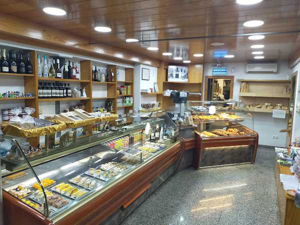 Fotografia tomada fuera de Ca l'Armela Pastisseria - Panadería en La Cellera de Ter, Girona