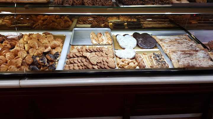 Fotografia tomada fuera de Panadería y Repostería Martínez - Panadería en Monzón, Huesca
