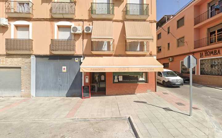 Fotografia tomada fuera de Panaderia- Cafeteria D'LoLa - cafeterías en Puente Genil, Córdoba