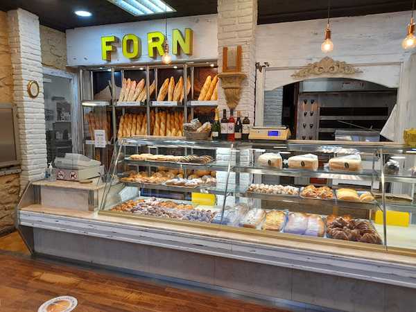 Fotografia tomada fuera de Ca l'Estevet - Pastelería en Valls, Tarragona