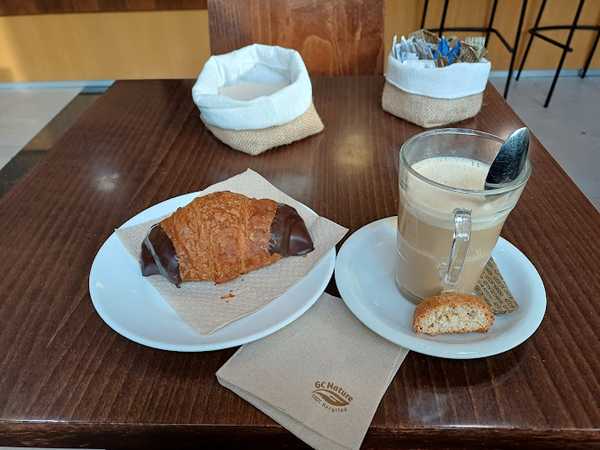 Fotografia tomada fuera de Ca l'Huix - Forn de pa en Olot, Girona