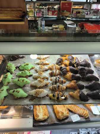 Fotografia tomada fuera de Panadería-Pastelería Cafetería Luque - Panadería en Madrid, Madrid