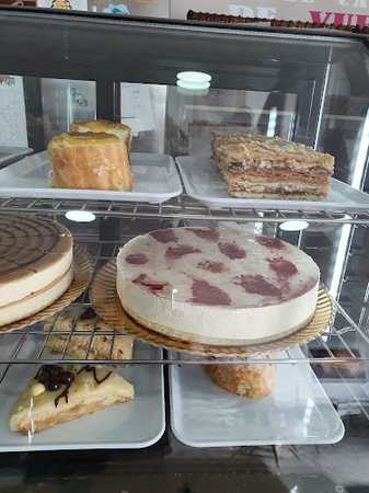 Fotografia tomada fuera de PANADERÍA-PASTELERÍA-CAFETERÍA MAPELLI. - cafeterías en La Carlota, Córdoba