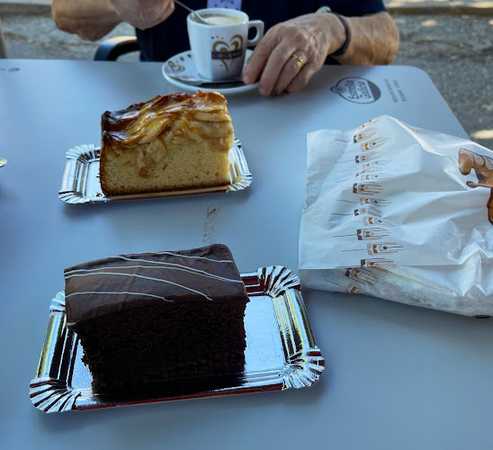 Fotografia tomada fuera de Panaderia, Pasteleria Puig - Cake shop en El Puente, Zamora