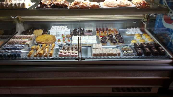 Fotografia tomada fuera de PANADERIA, PASTELERÍA VIENA - Pastelería en Guadalcacín, Cádiz