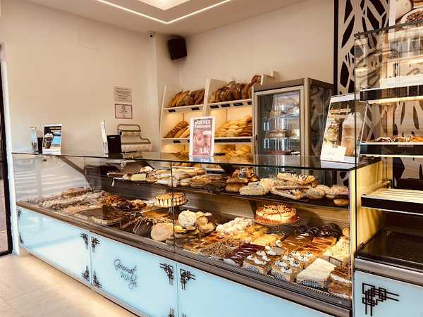 Fotografia tomada fuera de Panaderias Gourmet M. Moya - Pastelería en Algeciras, Cádiz