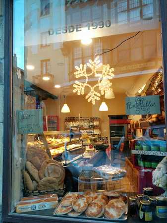 Fotografia tomada fuera de Panamor - Panadería en Matamorosa, Cantabria