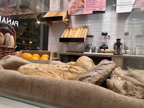 Fotografia tomada fuera de Panaria - cafeterías en Madrid, Madrid